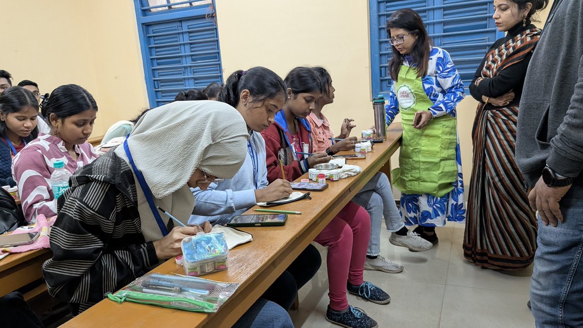 NssMorning's tweet photo. DATE- 24.12.2024

NSS unit of Bangabasi Morning College, in collaboration with Pidilite Company Limited, launched a hands-on training and add on skill development course on art and craft. Students of the college enthusiastically participated in the inaugural class. https://t.co/TCTplSqAHS