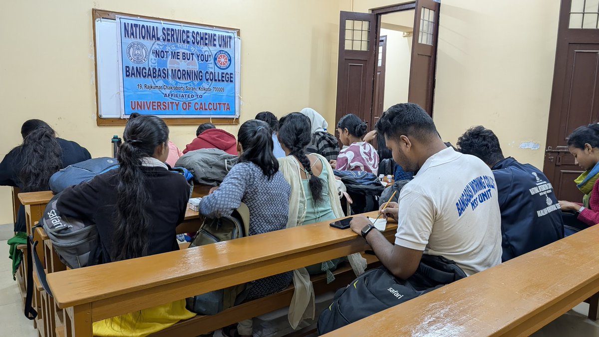 NssMorning's tweet photo. DATE- 24.12.2024

NSS unit of Bangabasi Morning College, in collaboration with Pidilite Company Limited, launched a hands-on training and add on skill development course on art and craft. Students of the college enthusiastically participated in the inaugural class. https://t.co/TCTplSqAHS