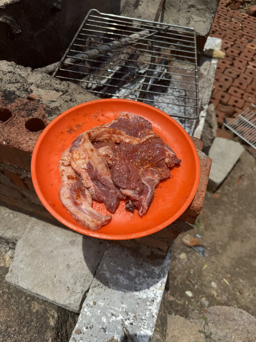 Butroes's tweet image. We don’t Wine &amp;amp; Dine, we Hunt &amp;amp; Braii.