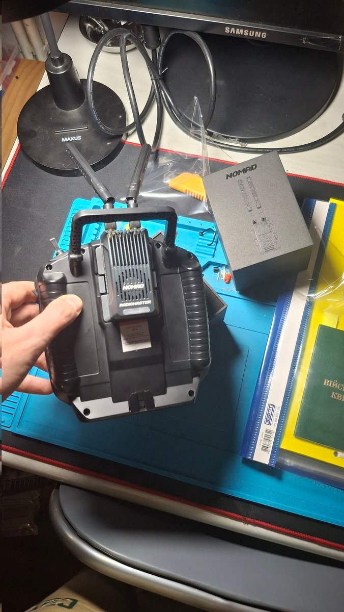 У кого які думки по застосуванню цієї вундервафлі. Сам поки тільки ввімкнув та прибіндив, але на папері виглядає цікаво. Приймачі на тд на 4 антени це звісно прикольно в плані покриття