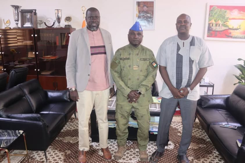 ACMAD_org's tweet photo. Yesterday, ACMAD's new DG, Dr. Ousmane Ndiaye, accompanied by Niger's Director of Meteorology, Mr. Katiellou Lawane, paid a courtesy visit to the Minister of Transport and Equipment, Col. Maj. Salissou Mahaman Salissou, Commander of the National Order of Niger 🤝
#ACMAD #Niger https://t.co/WVcqA12Zm6