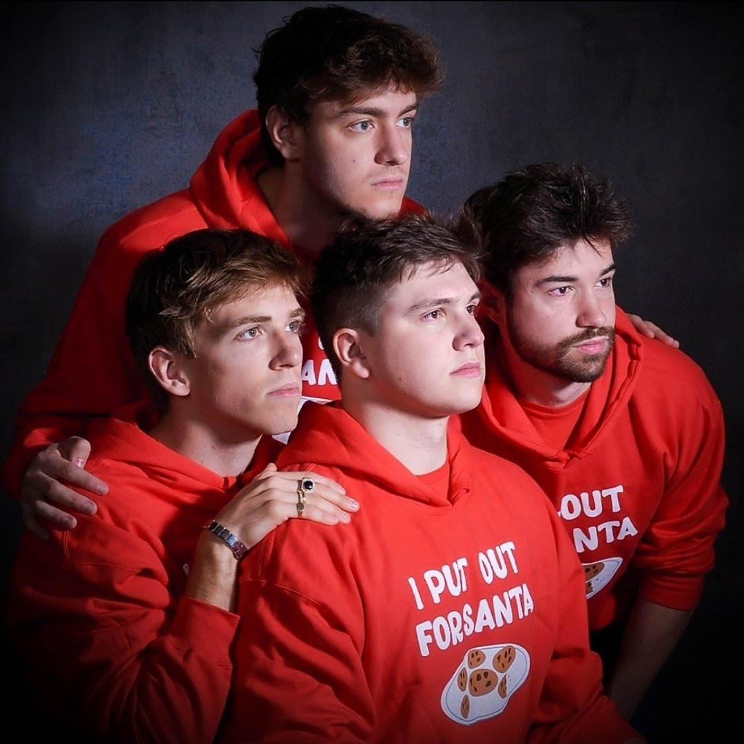 Merry Christmas <a href="/2Swifty4u/">Swift</a> <a href="/Bazerk/">Bazerk</a> @BennettMeltFF <a href="/Sizl__/">JOE SIZL</a> <a href="/FamilyFriendsYT/">Family Friendly</a> !! Hope you all have a great day! 🎄