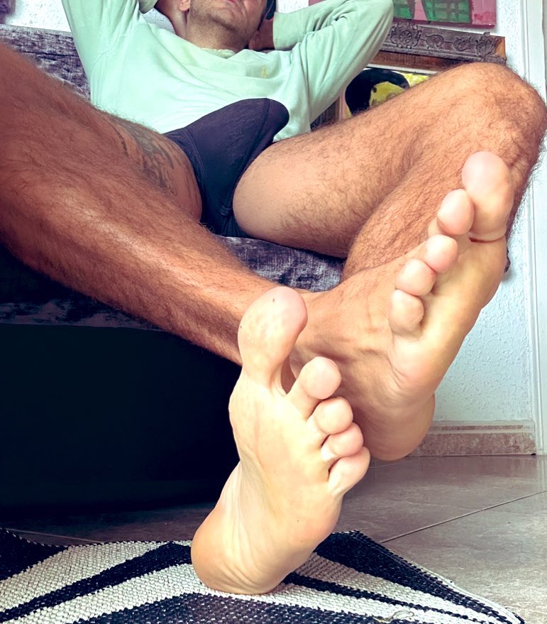 miroooBCN's tweet photo. https://t.co/JFYJmkgH0B 
#master #feetmaster 🦶🤑💪🦵 https://t.co/35H99NL8je