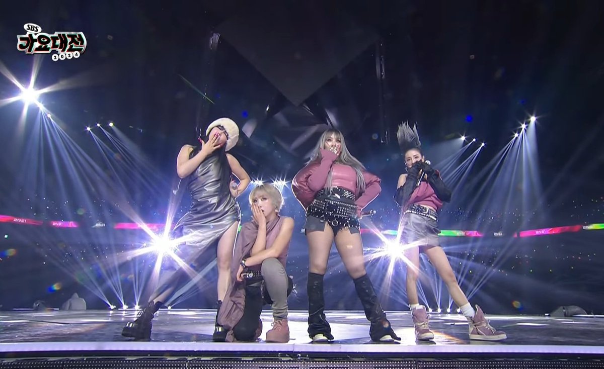 parksxndxrx's tweet photo. QUEENS!! 🫶🏻

#2NE1at2024SBSGayoDaeJeon https://t.co/TDOSB34Zrv
