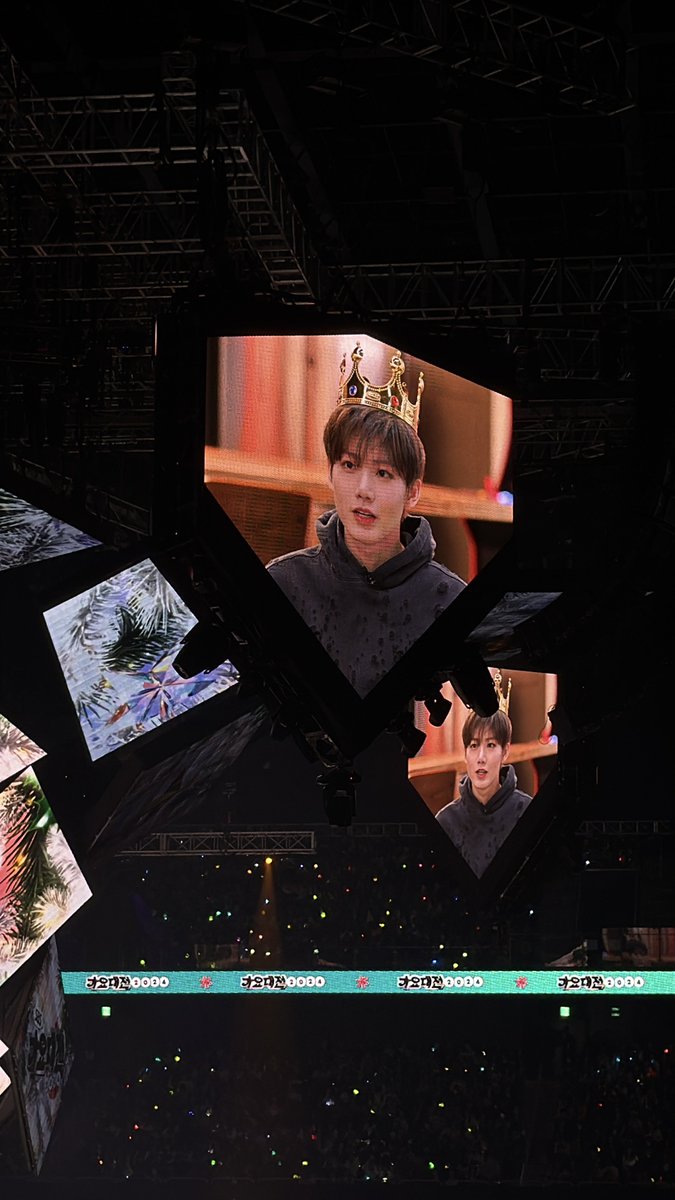 kittytongh's tweet image. 가요대전에서 리더교체식을왜하는데 아