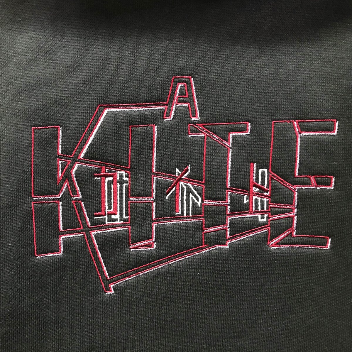 21時ごろよりA KITE × chillweeb パーカーのオンライン販売をchillweeb 