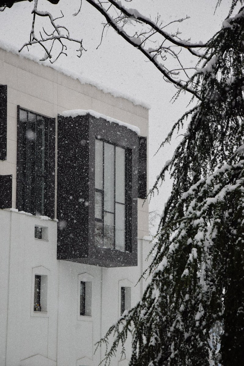 ArhiStudent's tweet photo. romantizovanje zime ❄️
#pt2 #aggf #kampus https://t.co/ZsGjRSwpOx