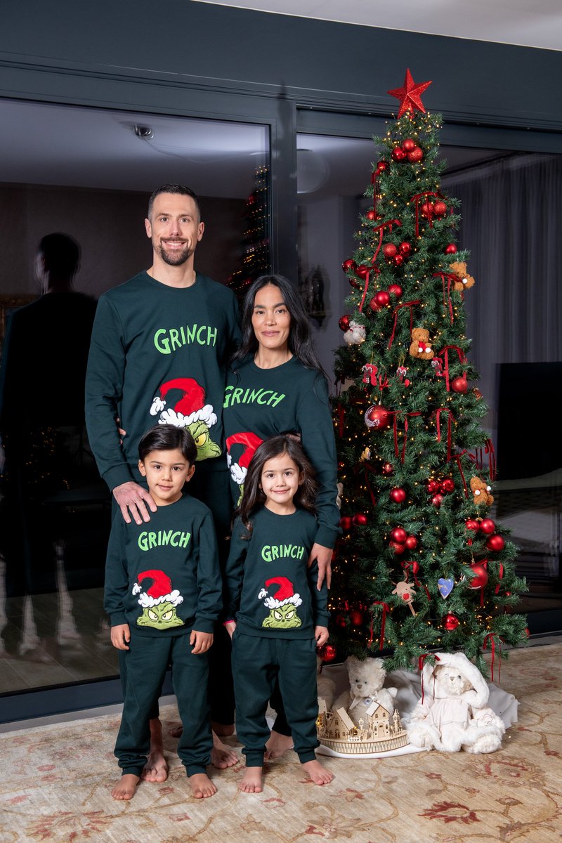 #merrychristmas 🎄💚🎅
.
.
.
#ellasky #romeoleón #thegrinch #grinch