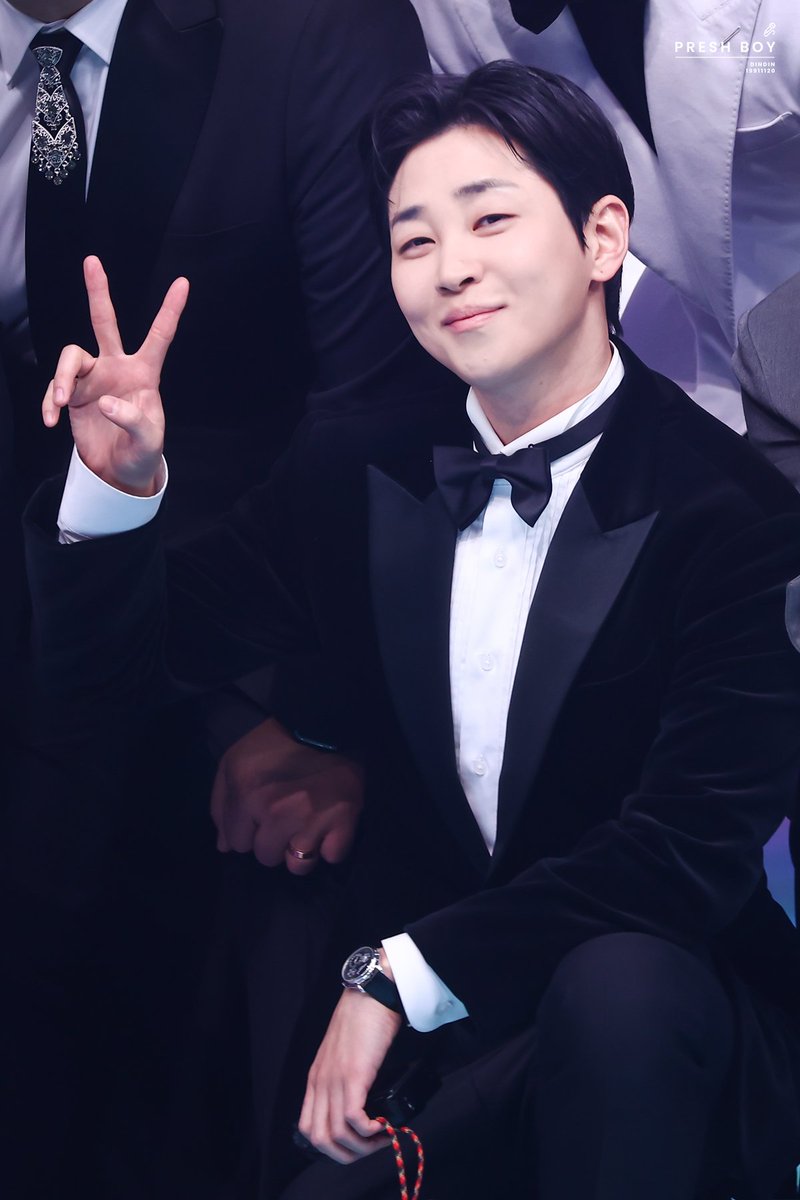 preshboy1120's tweet photo. 241221 KBS 연예대상
여러분도 메리크리스마스!!
#MerryChristmas
#딘딘 #DINDIN https://t.co/cOQ5MbZNIC
