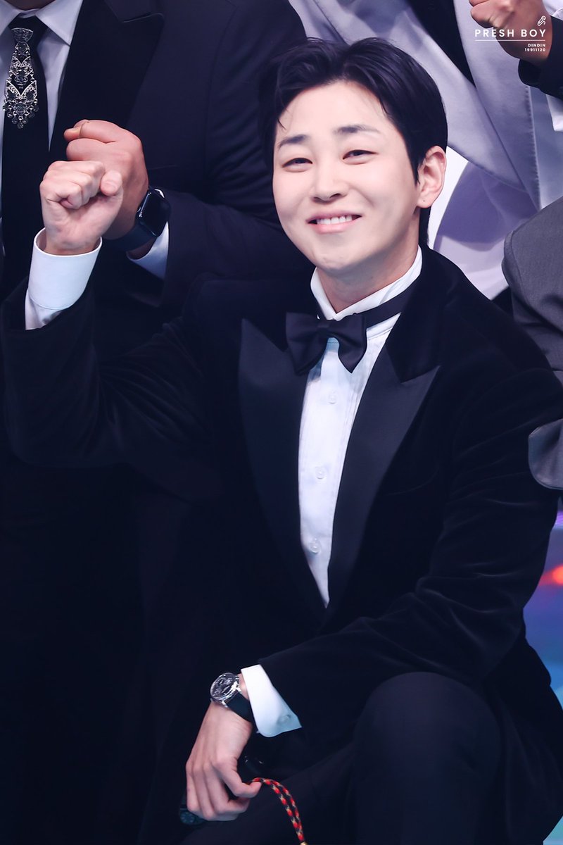 preshboy1120's tweet photo. 241221 KBS 연예대상
여러분도 메리크리스마스!!
#MerryChristmas
#딘딘 #DINDIN https://t.co/cOQ5MbZNIC