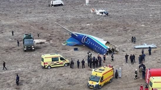 cinexavnews's tweet photo. An Azerbaijan Airlines Embraer ERJ-190 (4K-AZ65), performing flight J2-8243 with 67 people on board, crashed on final approach to runway 11 of Aktau (Kazakhstan) after a diversion due to weather conditions and subsequent emergency landing. 27 people have been rescued so far. https://t.co/jRcAckKfrH