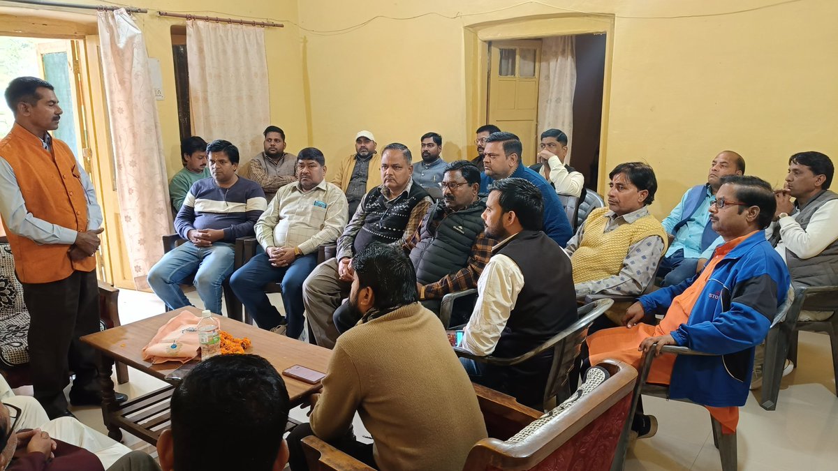 Deval7Deval's tweet image. भारतीय जनता पार्टी की बैठक पीडब्ल्यूडी गेस्ट हाउस में भारत रत्न पूर्व प्रधानमंत्री परम आदरणीय स्वर्गीय श्री #अटल_बिहारी_वाजपेई जी का जन्म दिवस शताब्दी समारोह बड़े धूमधाम से मनाया गया कार्यक्रम में मुख्यअतिथि के रूप में पूर्व विधायक मा० कुंवर शरदवीर सिंह जी कामार्गदर्शनप्राप्तहुआ