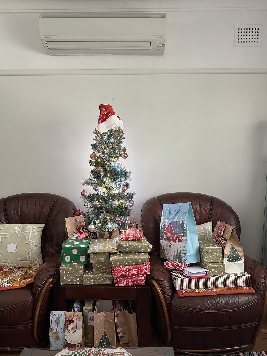 angeliquec8's tweet photo. First Christmas in our own house. Thank You Lord, always. 💕 🏡 https://t.co/Ve0r61v1l1