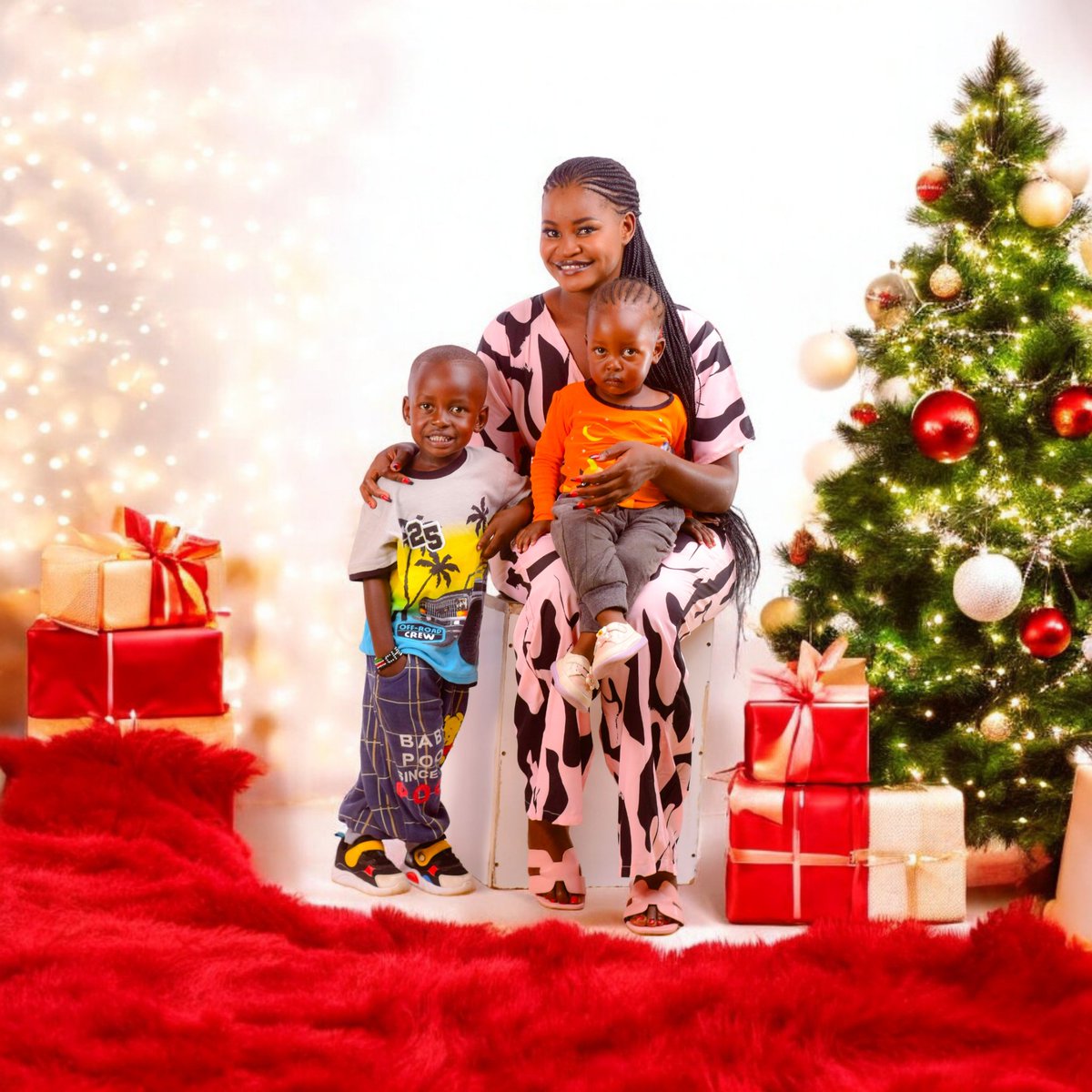 wanderhoodrich's tweet photo. We hope this Christmas brings you all the blessings of the season, the coziness of family, and the joy of friends. ♥️
Merry Christmas from #thehoodrichians 🥰💯 https://t.co/8qGFZxBvKB