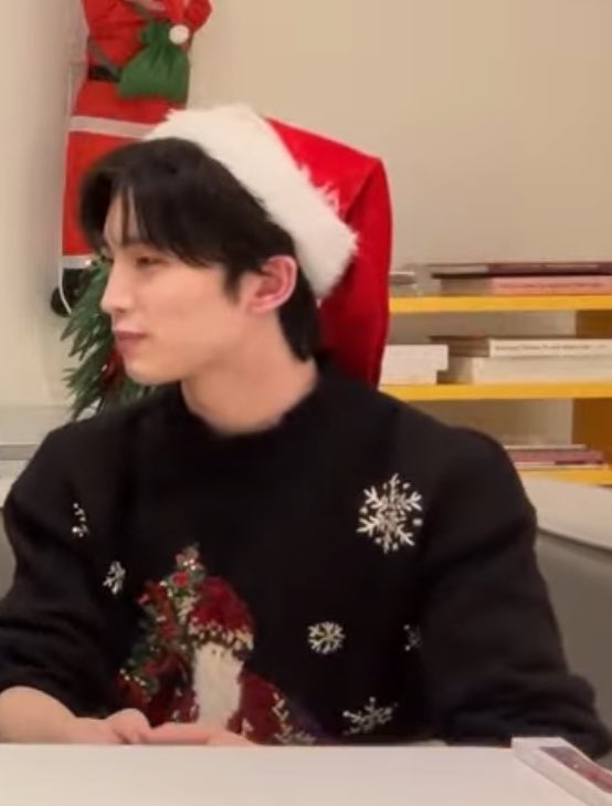 동연이 산타모자 너어무 잘어울려💗💗💗