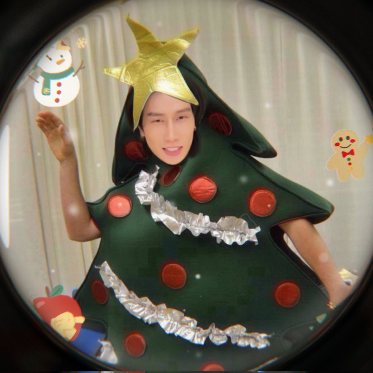 jellejayce's tweet image. เพราะไบเบิ้ลเกิดวันคริสต์มาส คริสต์มาสเท่ากับวันพิเศษไบเบิ้ลเหมือนเป็นพรจากพระเจเา พรที่พระเจ้าบรรจงสรรค์สร้างอะ ขอให้ไบเบิ้ลยิ้มเยอะๆยิ้มทุกวันไบเบิ้ลควรมีแต่ความสุข 🖤🎄🎁

BIBLE WAS BORN ON CHRISTMAS 
#HappyBIBLEday27th 
#BibleWichapas 
@biblesumett