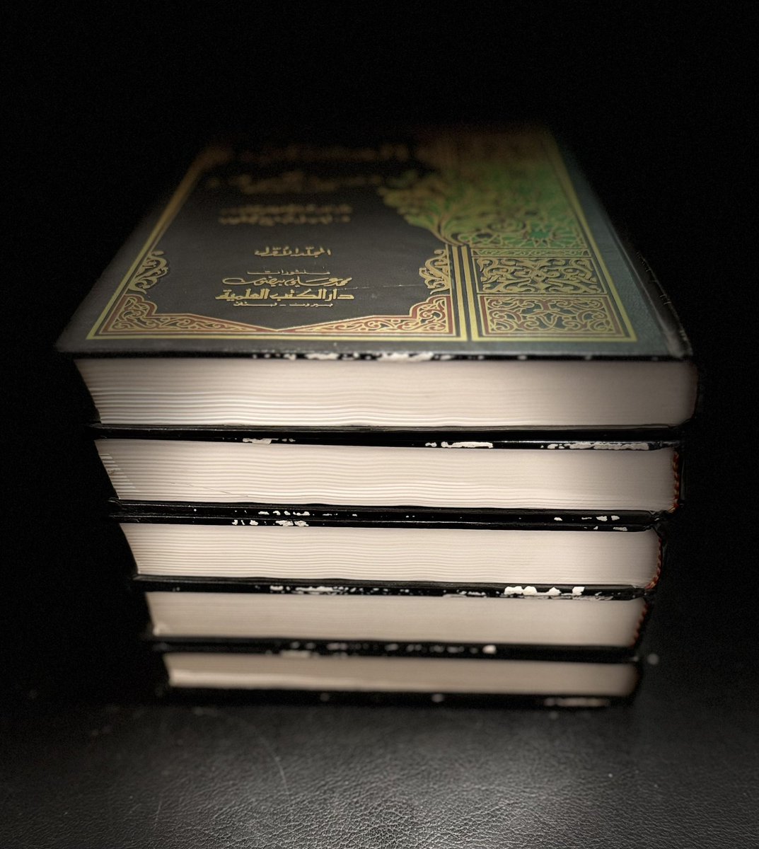 - الكتاب لسيبويه 1/ 5

- تحقيق: إميل بديع يعقوب

- دار الكتب العلمية 
( الطبعة الأولى 1420هـ ، ورق أبيض ) 

- مستعمل نظيف 
( على الأغلفة من الأسفل بقع طلاء موضحة في الصورة ) 

salla.sa/llktb-almstaml…