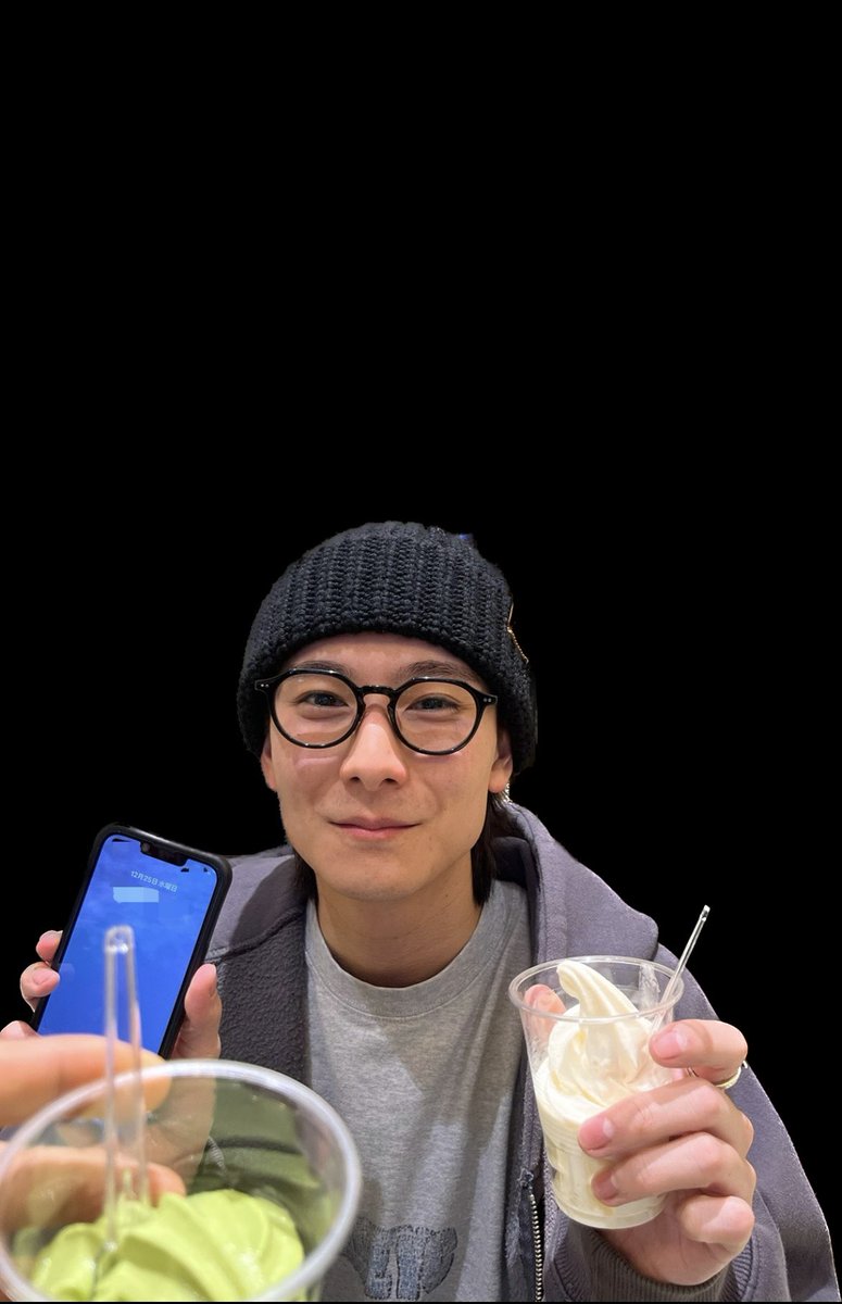 daichiiimae's tweet photo. ←SNS載せるよって言う前のじゅんや
　SNS載せるよって言った後のじゅんや→

「いつもありがとう」って伝えるのはちょっと恥ずかしいから「一緒におったら楽しいわ」

親友にそう伝えました

メリークリスマス🎄🎅🎁 https://t.co/dPrCeP1Clf
