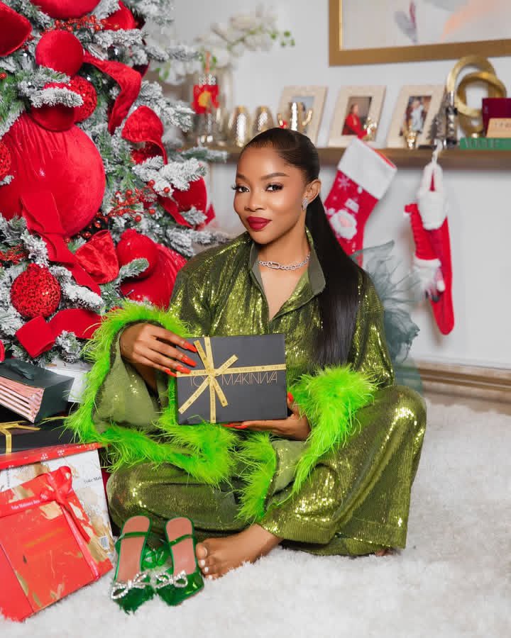 tmluxury_'s tweet photo. Here’s to a season of joy, love, and timeless style. May 2025 shine with success, blessings, and inspiration for us all. Thank you for being part of our journey! Merry Christmas from @tokstarr &amp; the TM Luxury team! https://t.co/G3dP59Ld5g