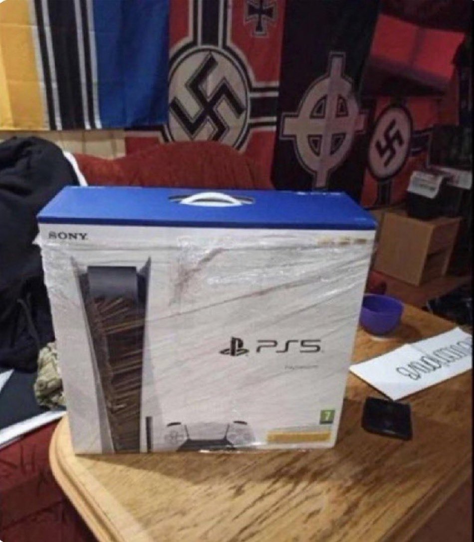 SCPDsxl's tweet photo. RECEBI UMA PS5 RAPAZES https://t.co/sYPmufNiJY