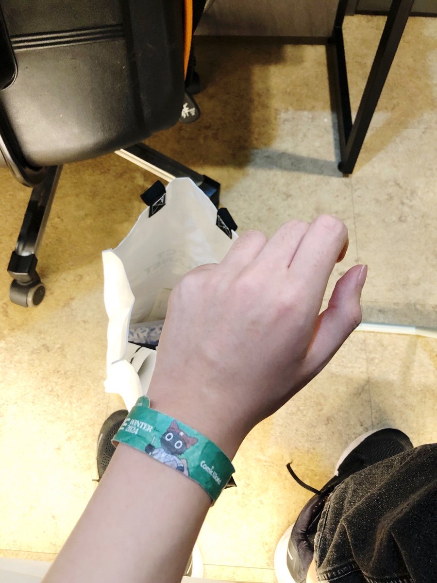 지난 주말, 그 이틀간의 여운이, 아직도 마음 속에 남아 사라지지 않습니다.
처음 겪어 보았던, 정말로 아름다운 경험이었습니다.
먼 걸음 해 주신 수많은 분들과, 들을 수 있었던 따스한 이야기들. 정말로 언제까지나 잊지 않겠습니다.

자세한 후기는 카페에 업로드했어요.
cafe.naver.com/midnightworks/…