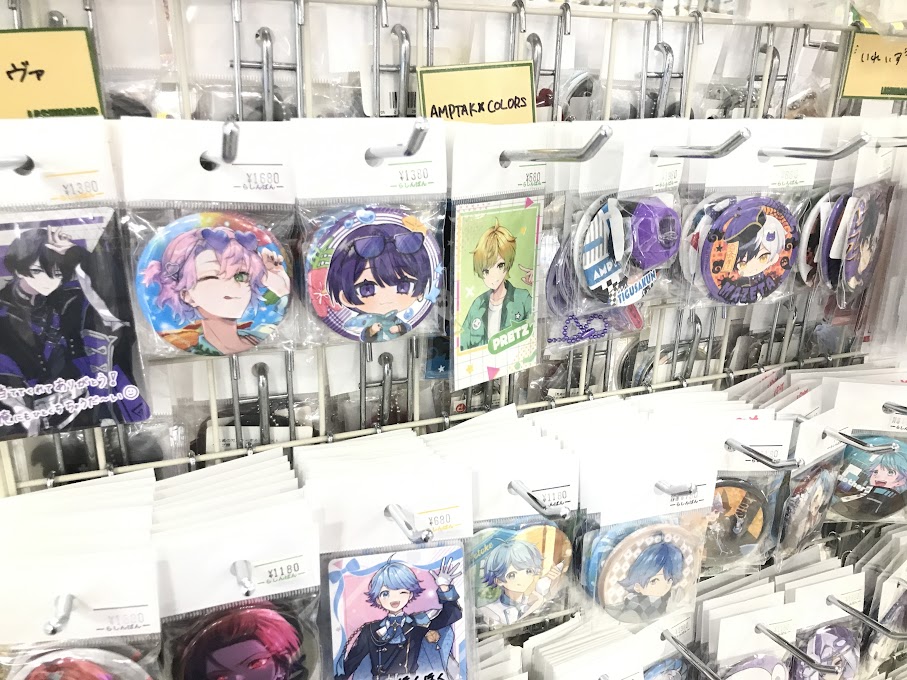 歌い手』 グッズコーナー紹介！ 人気歌い手グループのグッズを多数展開