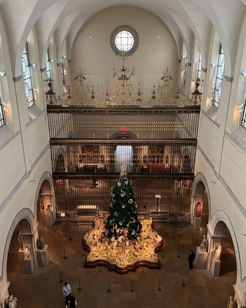 🎄Merry Christmas to all who celebrate!

The Met's longstanding holiday tradition continues with the stunning Christmas Tree and Neapolitan Baroque Crèche. 

The magnificently lit, twenty-foot blue spruce rises above an intricate 18th-century Neapolitan Nativity scene, complete