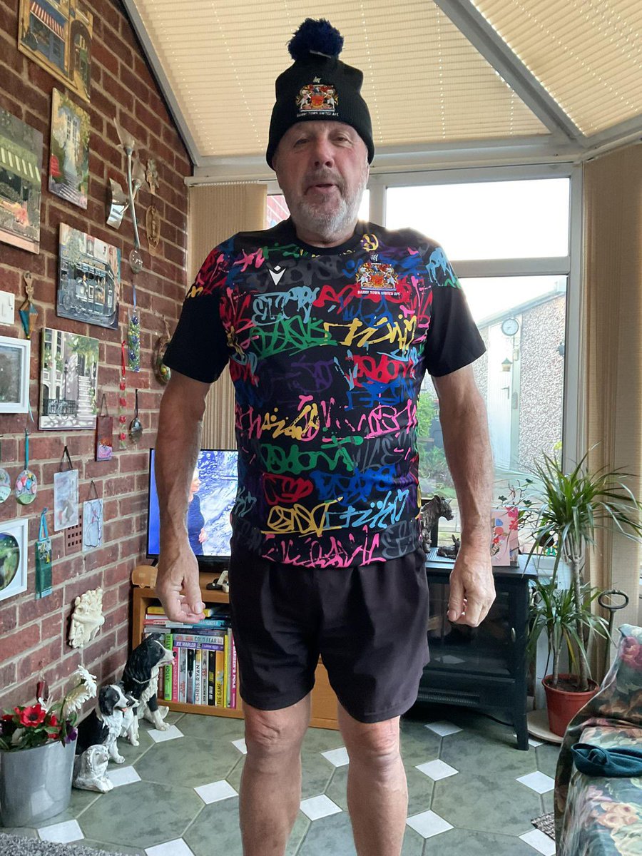 Someone in Rotherham is Happy with their Christmas presents. <a href="/BarryTownUnited/">Barry Town United 🏆</a>