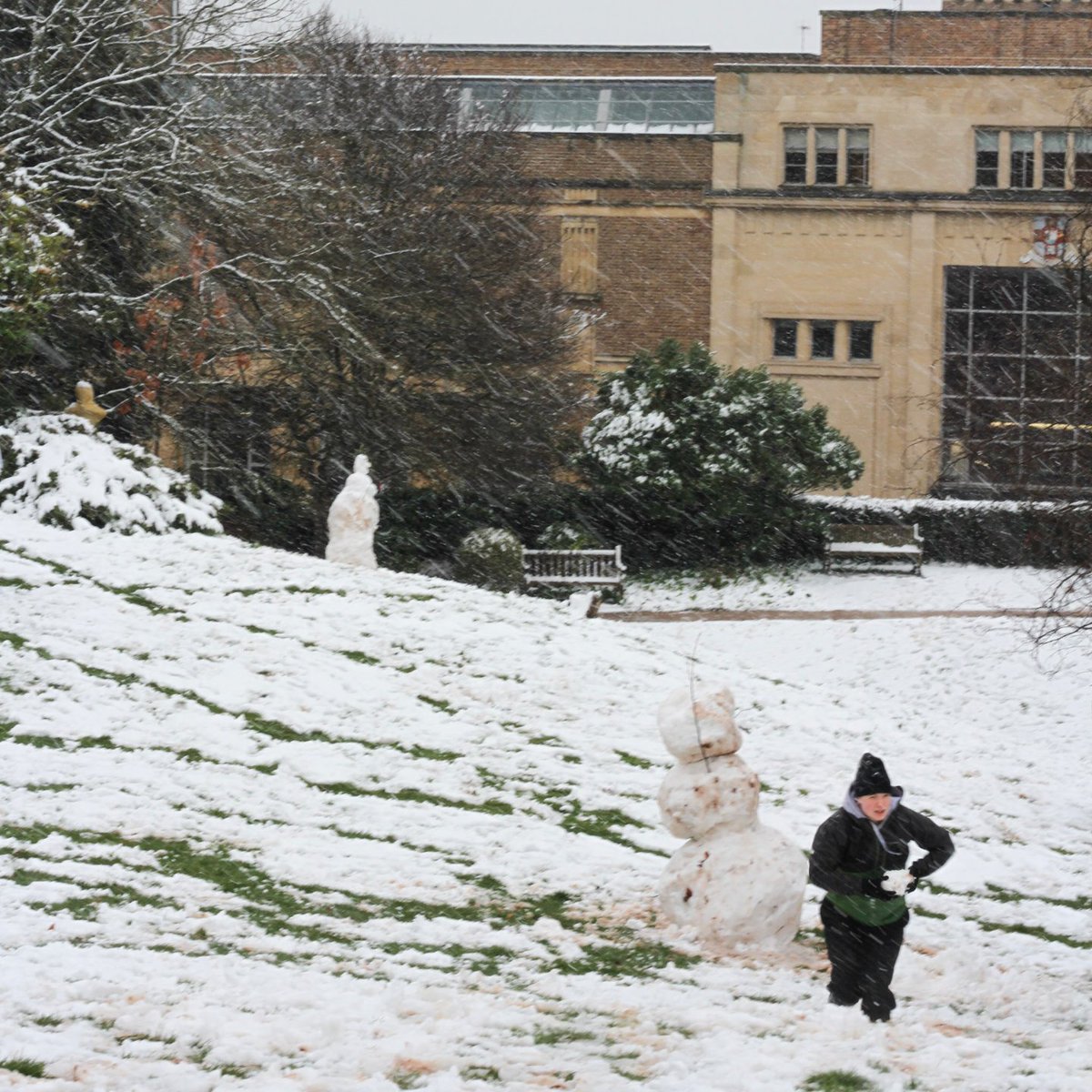 Reminiscing snow on campus from last year ☃️

We hope that all those celebrating today enjoy their festivities and have restful days ❤️❄️⭐