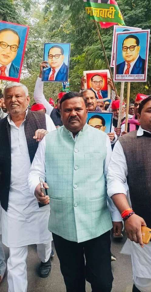 mlbharti_sp's tweet photo. बाबा साहब के सम्मान में 
समाजवादी पार्टी मैदान में ! 
माननीय अखिलेश यादव ज़िन्दाबाद ! https://t.co/PBLuk28ccW