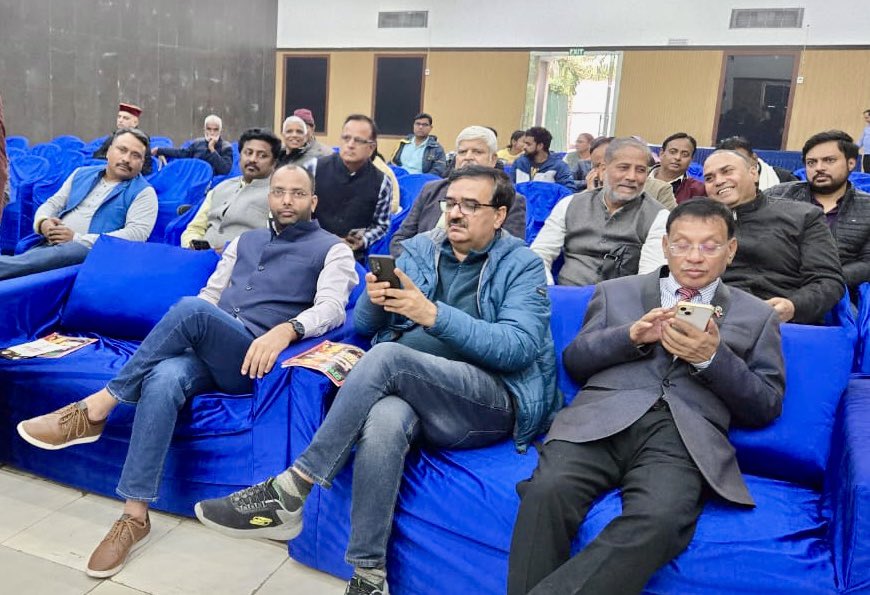 TabrezKhan21's tweet photo. समाधान फाउंडेशन द्वारा आयोजित पंडित मदन मोहन मालवीय और अटल बिहारी वाजपेयी विचार गोष्ठी एवं सम्मान समारोह में।

#MadanMohanMalviya #AtalBihariVajpayee #events https://t.co/FcuClSAZI6