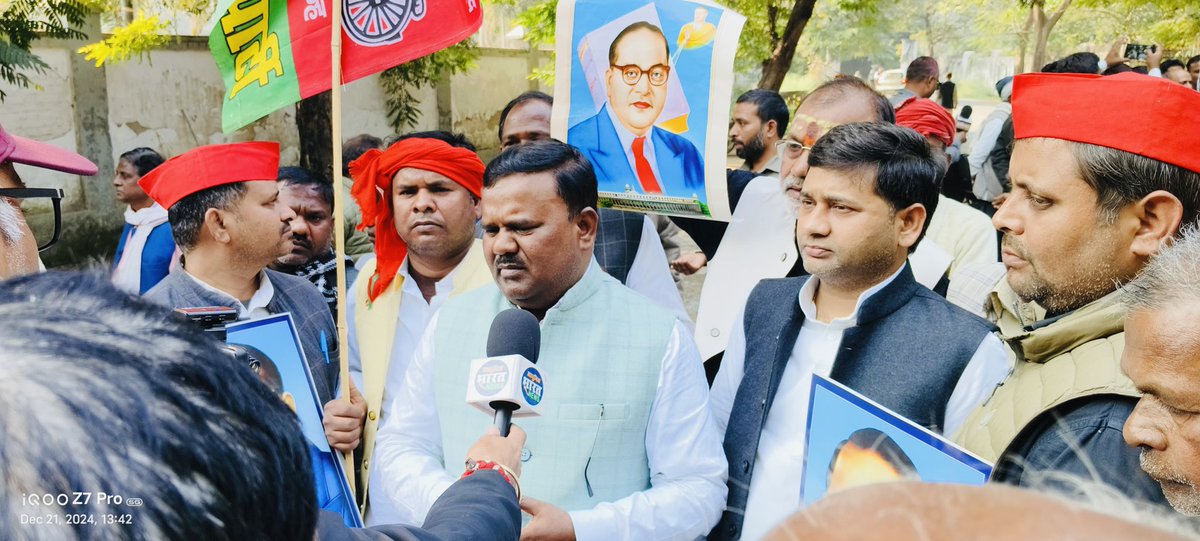 mlbharti_sp's tweet photo. बाबा साहब के सम्मान में 
समाजवादी पार्टी मैदान में ! https://t.co/VRFauik06k