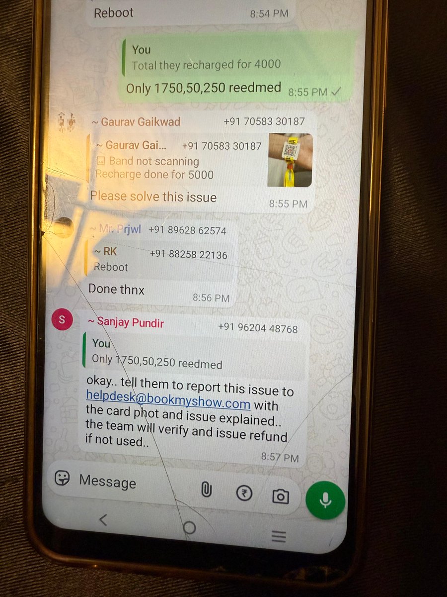 AggarwalMitul's tweet photo. #BookMyShowScam #BookMyShow 

On 13th December, a few of my friends and I visited the Karan Aujla concert in Bengaluru.

Leaving aside the pathetic experience and unprepared staff, @Bookmyshow_live STOLE MY MONEY.

I'll attach the entire proof in thread, hoping for a resolve https://t.co/QV7QFvrucW