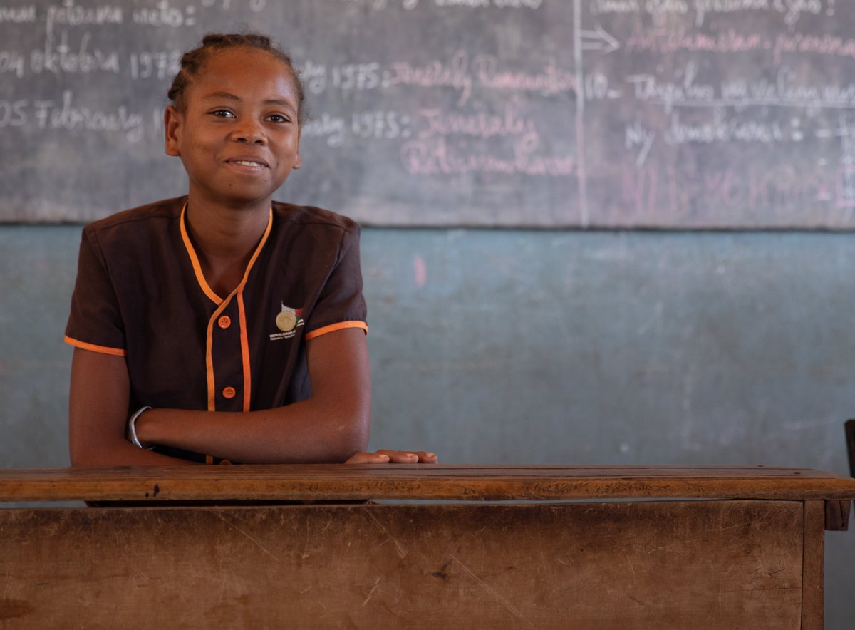 WFP in Madagascar - PAM (@pammadagascar) on Twitter photo This Christmas, Let's feed hope.
Meet Anjarahoaze, a student in South Madagascar who dreams of becoming a nurse.✏️👩⚕️
<a href="/WFP/">World Food Programme</a>’s School Meals Programme 🍚 helps keep +300,000 children in 🇲🇬 full & focused, ensuring they have the energy to reach for the stars & achieve their dreams.💫 This Christmas, Let's feed hope.
Meet Anjarahoaze, a student in South Madagascar who dreams of becoming a nurse.✏️👩⚕️
<a href="/WFP/">World Food Programme</a>’s School Meals Programme 🍚 helps keep +300,000 children in 🇲🇬 full & focused, ensuring they have the energy to reach for the stars & achieve their dreams.💫