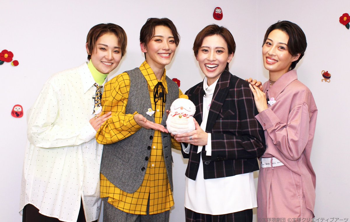 skystage_info's tweet photo. 「タカラヅカニュースお正月スペシャル！2025」Part1はお楽しみいただけましたか？
花組・月組のコーナーの続きは6日にお届けします❣️
明日放送のPart2もお楽しみに⭐️ https://t.co/Qy9GdtkvWx