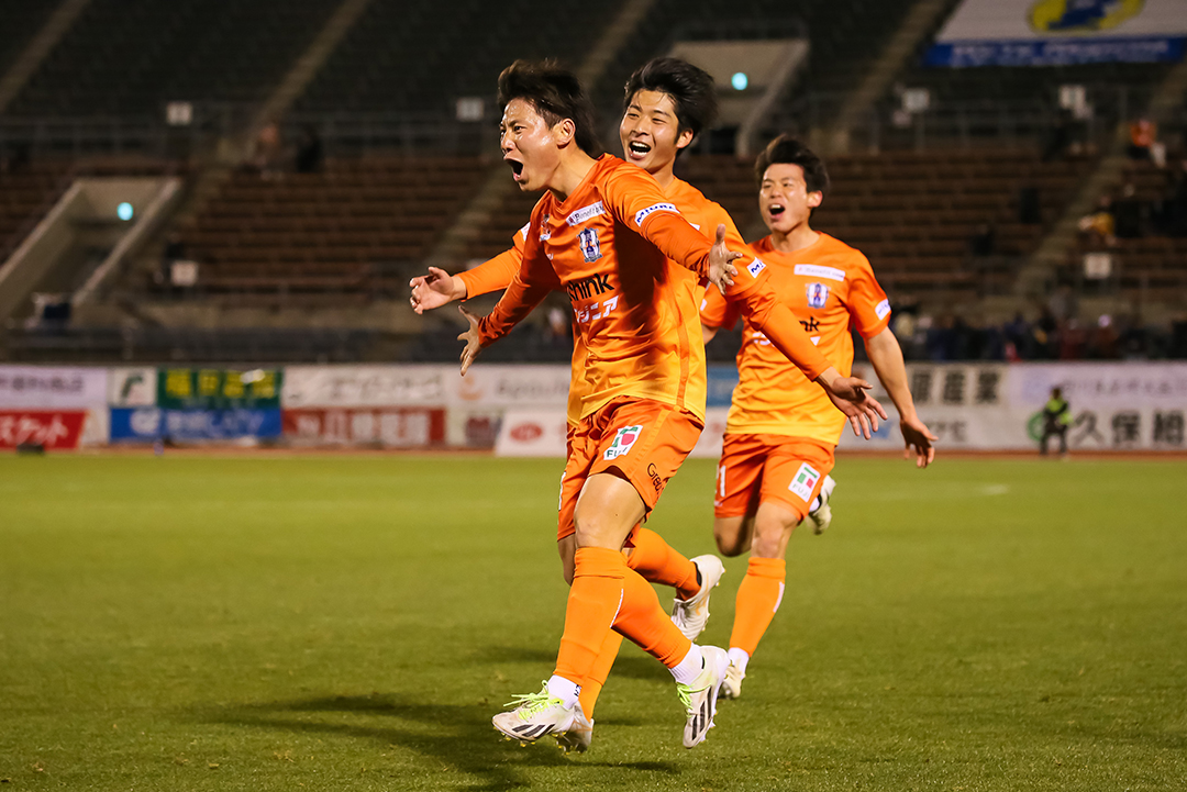 ehime_fc's tweet photo. 佐藤 諒 選手 FC大阪へ完全移籍のお知らせ

詳細はこちら
https://t.co/haS0VWr6Fq

#ehimefc
#愛媛FC
#佐藤諒
#FC大阪 https://t.co/SUcXgu7W1s