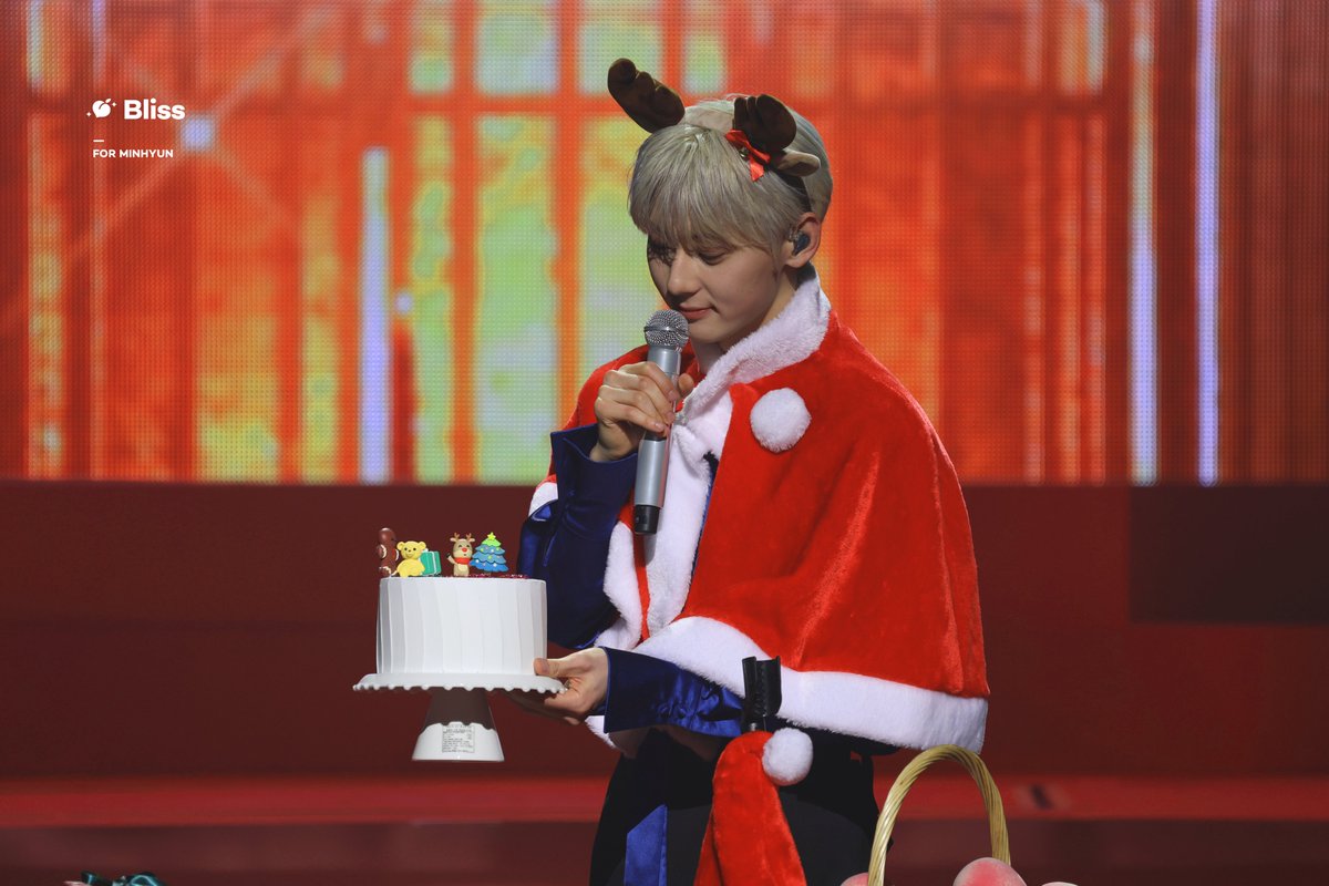 Merry Christmas🎄
#황민현 #민현 #HWANGMINHYUN #MINHYUN