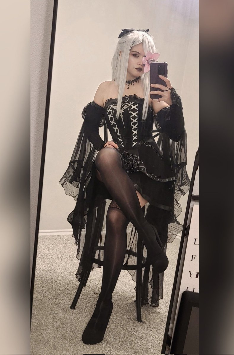 It's been a while since I cosplayed as Zero from Drakengard 3. 
This is giving Nier:Reincarnation vibes.