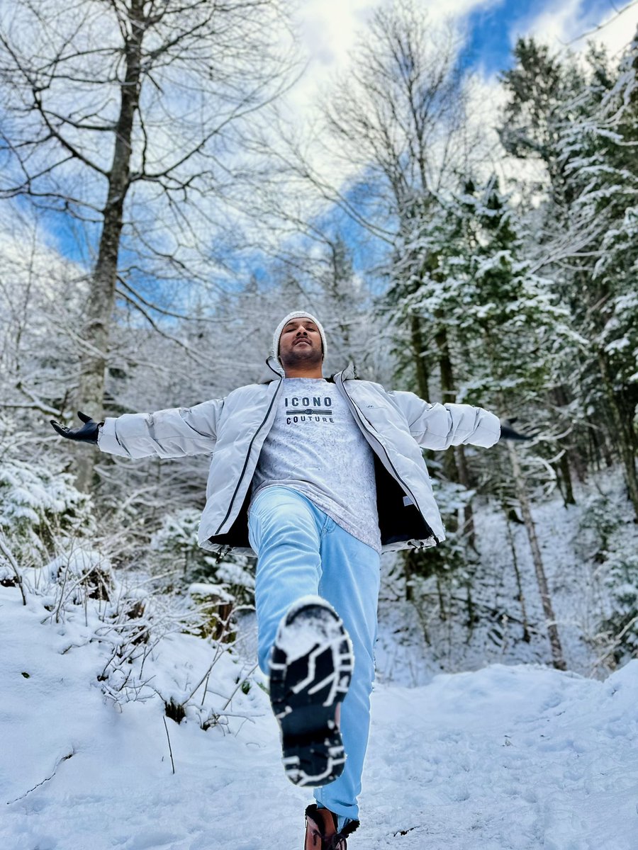 honeyniagara's tweet photo. ❄️✨ May this Christmas bring you warmth in the cold, Light in the darkness, and Joy in every moment! 🌟🎄 
Keep believing in the magic of Now and the Greatness within you!🎯☀️❤️ 

#MerryChristmas #Gratitude #Christmas #Germany #Munich https://t.co/Gzy2ljxxBF