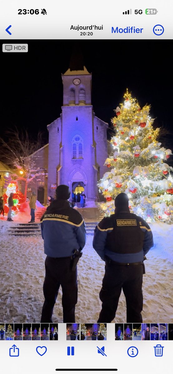 nicolasrubin's tweet photo. Les renforts de @Gendarmerie en station viennent de toute la France. Ici, ils veillent à la messe de Noël de @Chatel_Officiel @PDS_officiel. Eloignés de leurs familles, toujours la pour #repondrepresent @Gendarmerie_074 @Interieur_Gouv @l_amf @AssodesMaires74 @Prefet74 https://t.co/f8WFCnmpLP