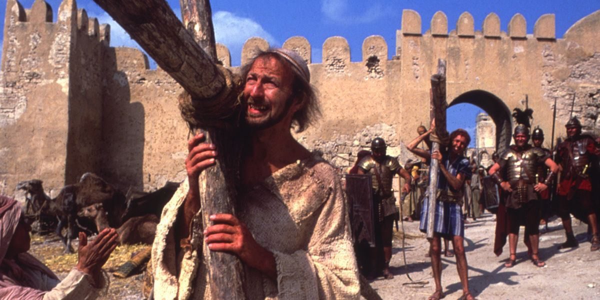 PijusMagnificvs's tweet photo. Hoy celebramos el nacimiento de Brian de Nazareth, también llamado Brian al que llaman Brian. Hijo de Traviesus Maximus, se ganaba la vida como podía vendiendo aperitivos romanos hasta que entró en el Frente Popular de Judea. No era el Mesías pero era majete. https://t.co/3V5JlPnCaq