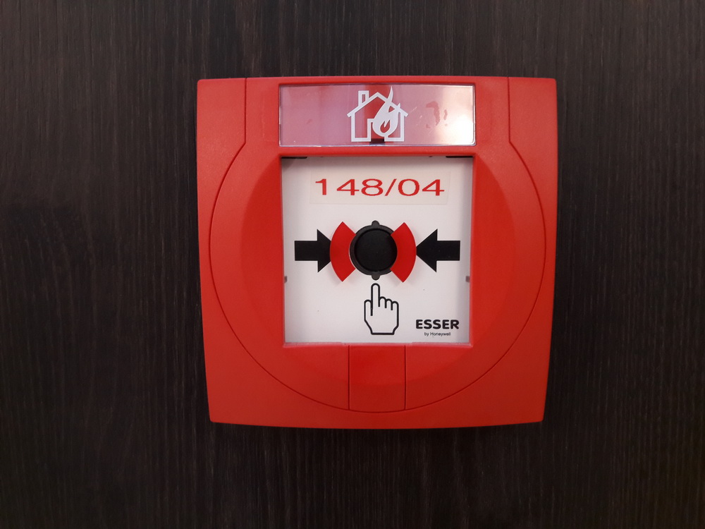 Zu einem Brandeinsatz wurden die Abteilungen Flehingen und Oberderdingen an Heiligabend um 20.57 Uhr zur ehemals als Gemeinschaftsunterkunft genutzten Wohnanlage in die Hirschstraße im Stadtteil Flehingen alarmiert. Brandmeldealarm-böswilliger Alarm.
Mehr: ogy.de/pdnu