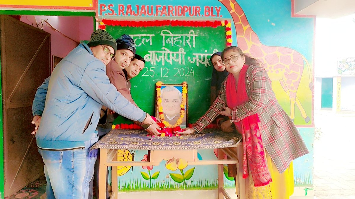 Bhawna54195295's tweet image. भारत रत्न, पूर्व प्रधानमंत्री, श्रद्धेय (स्व.) श्री अटल बिहारी वाजपेयी जी को उनकी जयंती पर कोटिशः नमन।वे एक प्रखर विचारक, ओजस्वी कवि और अप्रतिम राजनेता थे #atalbiharivajpayee 
#basiceducationdepartment 
#basicdepartment