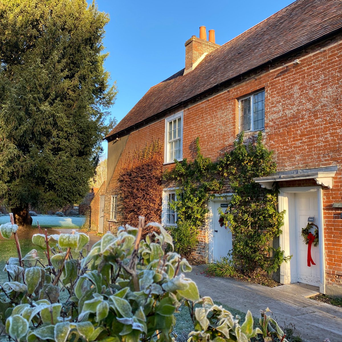 🎁 ‘…you cannot but have a cheerful, &amp; at times even a merry Christmas.’ – Jane Austen, 1808
 
🔔 Merry Christmas from all the team at Jane Austen’s House! Thank you for your ongoing support.