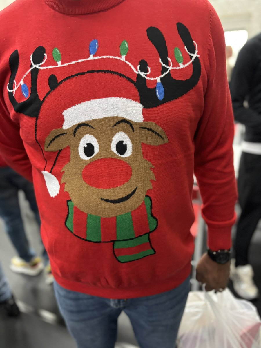 🎄 •⊹٭𝙺𝚎𝚛𝚜𝚝𝚖𝚒𝚜٭⊹• 🕯️

In PI Alphen is Kerst waar mogelijk naar binnen gehaald. Met versiering en lichtjes op de afdelingen, een gezamenlijke kerstlunch en het opnemen van videoboodschappen voor het thuisfront.

Vanuit PI Alphen wensen wij u fijne Kerstdagen ✨