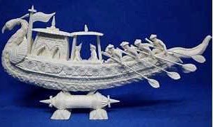 Sholapith, a sacred craft integral to Durga Puja celebrations in West Bengal, uses the soft, porous stem of the Shola plant to create delicate ornaments and decorations known as Sholar Saaj. Handcrafted ecofriendly  and sustainable craft by the Malakars of Bengal.
# HFH