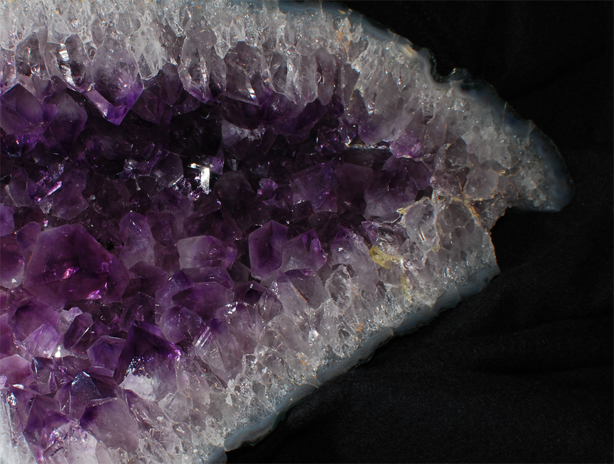 id_oblitus's tweet photo. @StoneReverence 

For Mudrock, she'd find herself a hefty chunk of a rather large geode from the Royal Geology Museum retrieved during the Londinium Campaign. 

...Did he have permission to yoink this?

...No.

Then again, most of the museum was a dilapidated ruin ever since the- https://t.co/56uxJmzeCW