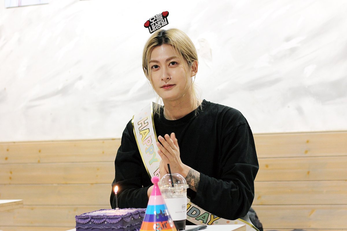 blockbhyocom's tweet image. 241223 #재효 생카 🥳🥳
올해도 축하할 수 있어 기뻤어!

#재효의_모든_순간을_사랑해
#A_moment_of_moment