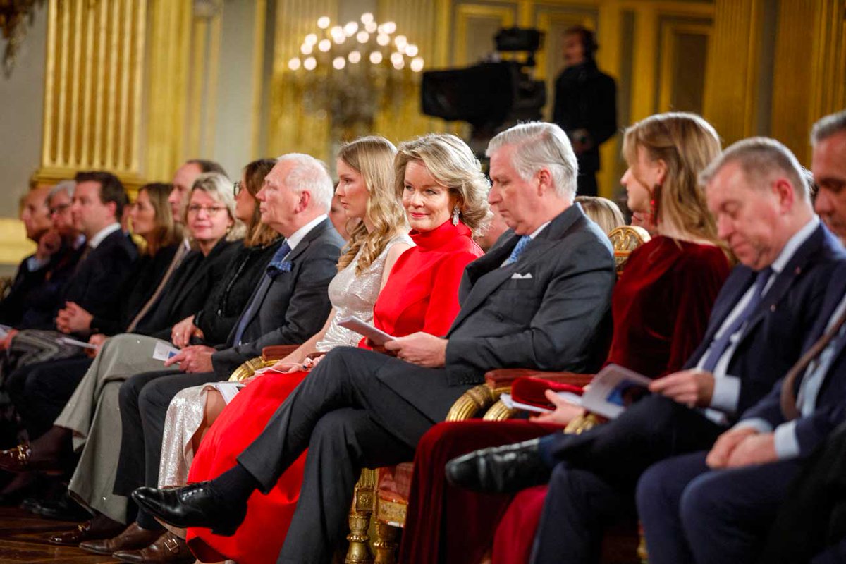 rwthofficial's tweet photo. 🇧🇪
#Belgium’s King Philippe and Queen Mathilde with Princess Elisabeth, Duchess of Brabant and Princess Eléonore attended the Christmas Concert 2024 at the Royal Palace #Brussels.
📸 ABACA Press #RoiPhilippe #ReineMathilde #Belgique #België https://t.co/5pac5dWdwx