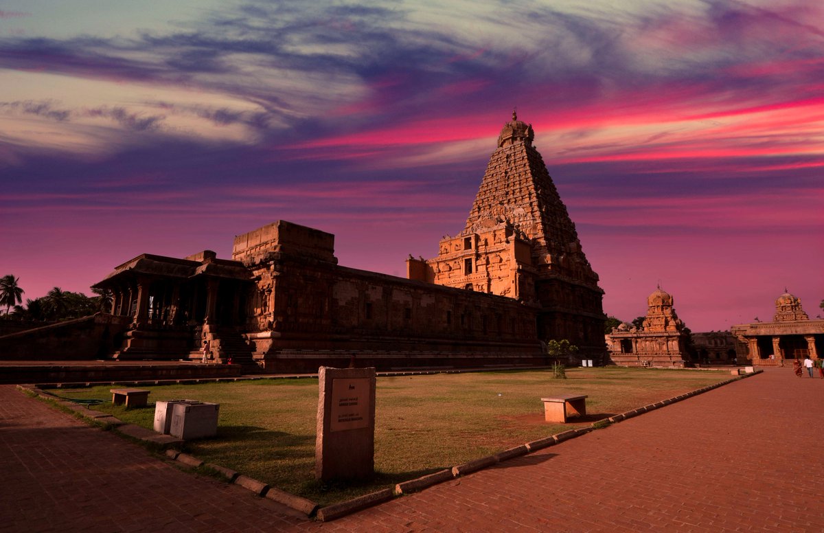 sivananthan2001's tweet photo. Hey fam!  
0.1 Solana  
Tanjore big temple golden hour

https://t.co/8lffQQTwBS 

#nft #tanjore #solana #foundation https://t.co/2GRpztig9y